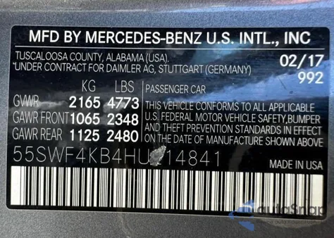 2017 Mercedes-Benz C 300 4Matic z USA, uszkodzony, nr VIN 55SWF4KB4HU214841